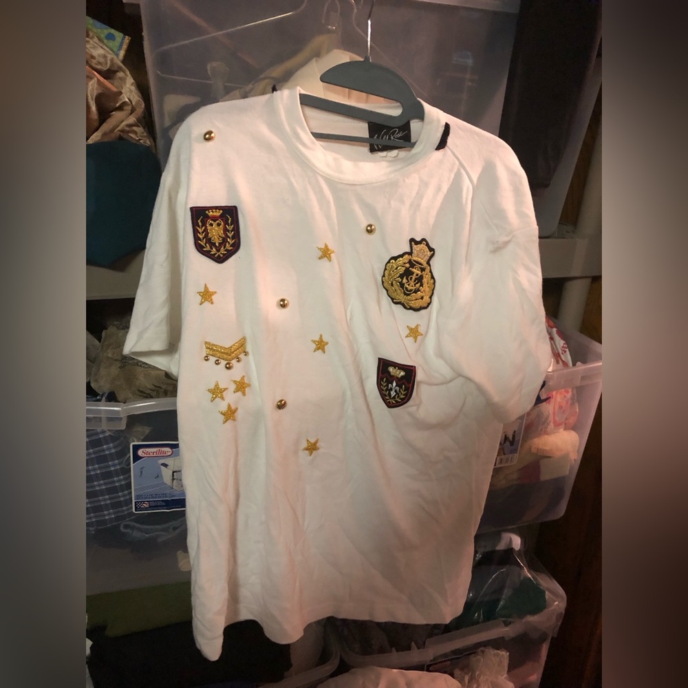 Vintage Wild Rose Appliqué Patches Tee- 650 *tee deal $20 or $15 w/offer